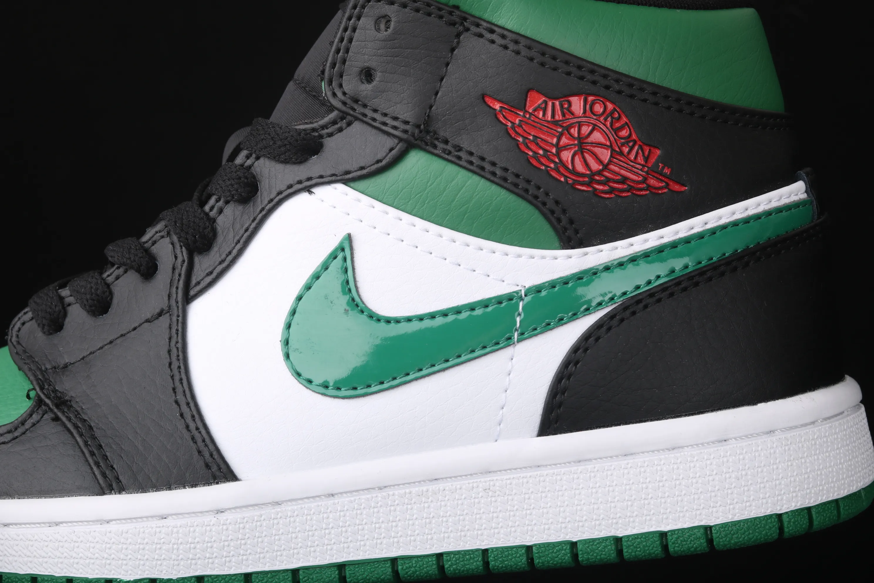 All categories Air Jordan Jordan series basketball shoes Air Jordan 1 Mid Air Jordan 1 Mid AJ1 Joe 1 mid-top black and white green basketball shoes 554724-067